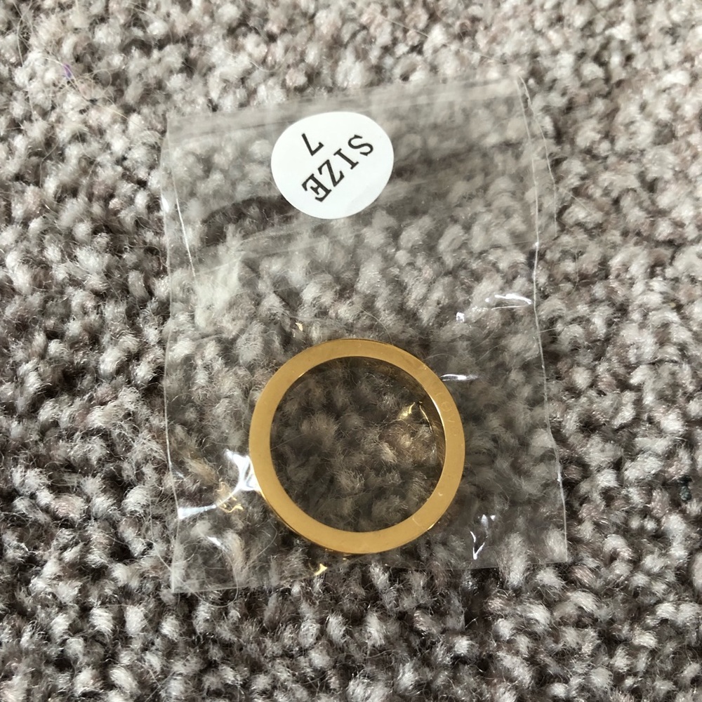 Love Ring Gold Size 7